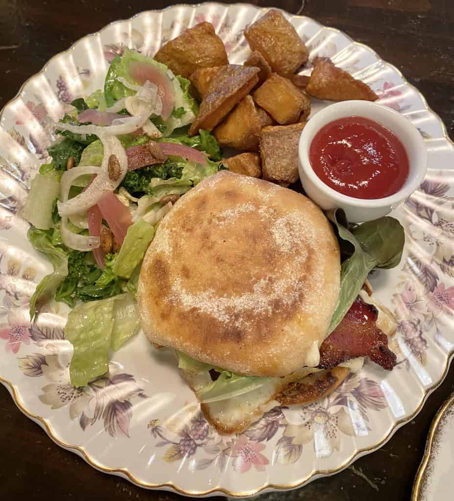 marilynnes-markdale-breakfast-sandwich